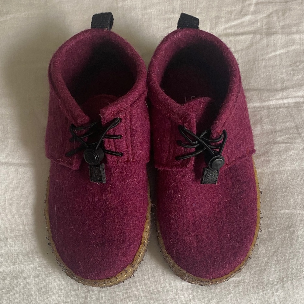 Cozy kid purple Kyrgies 100%wool